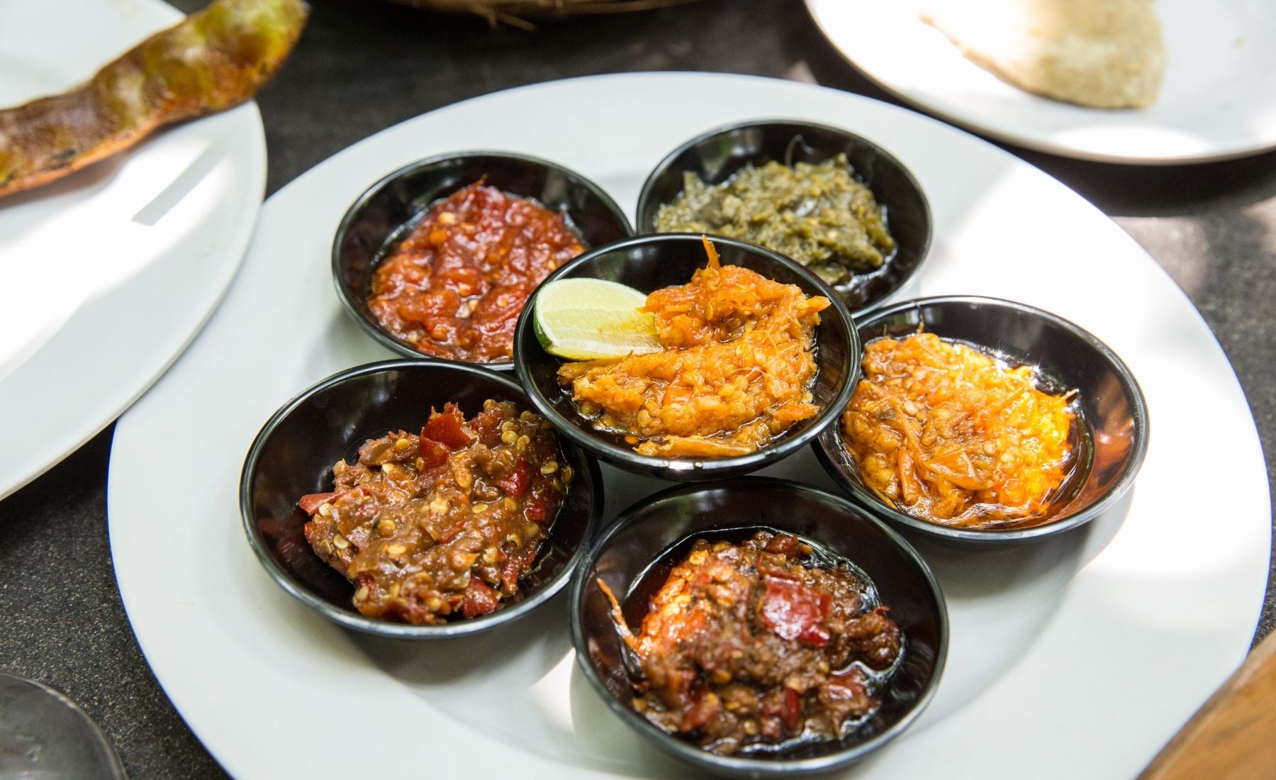 Salsa sambal: Alla scoperta della salsa piccante indonesiana